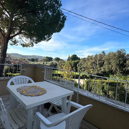 N185 - Numana, Meraviglioso Trilocale Con Terrazzo E Piscina Dış mekan fotoğraf